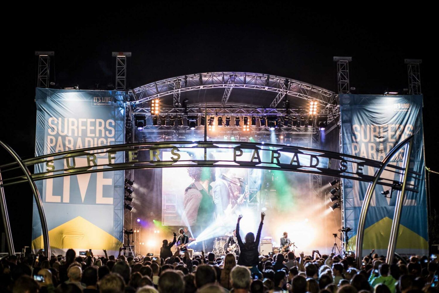 Surfers Paradise LIVE