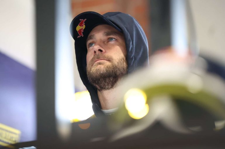 Shane van Gisbergen can wrap up the championship today